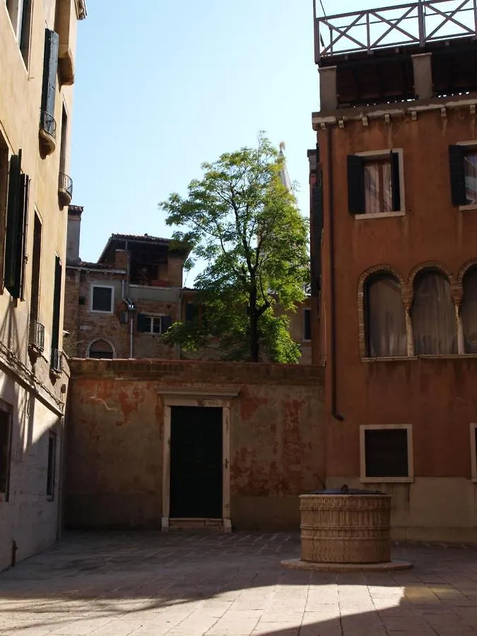Al Pozzo Dei Scoacamini, 100 M From San Marco, Ground Floor Appartement Venetië Italië